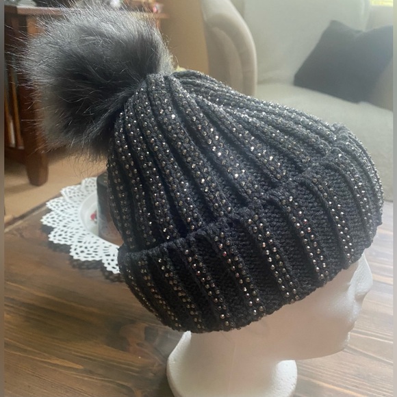 TABITHA WEBB FAUX FUR BOBBLE POM
POM BEANIE HAT WITH
RHINESTONES GEM - Picture 4 of 12